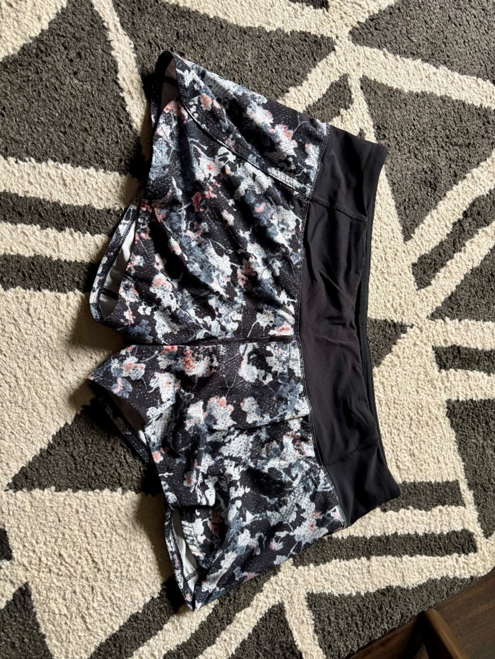 Lululemon Speed Up Shorts size 10